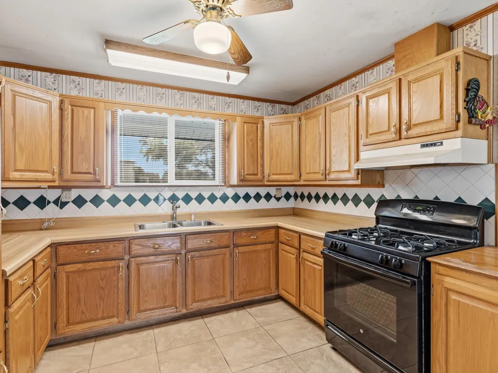 123 Ogden Street Winnie, TX 77665
