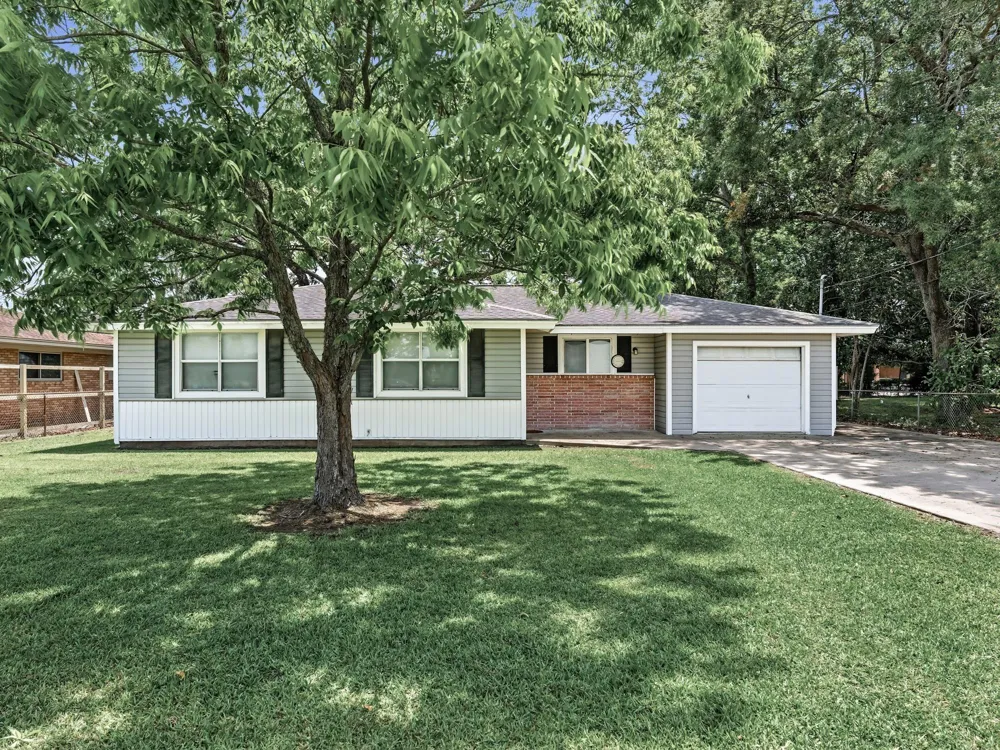 123 Ogden Street Winnie, TX 77665