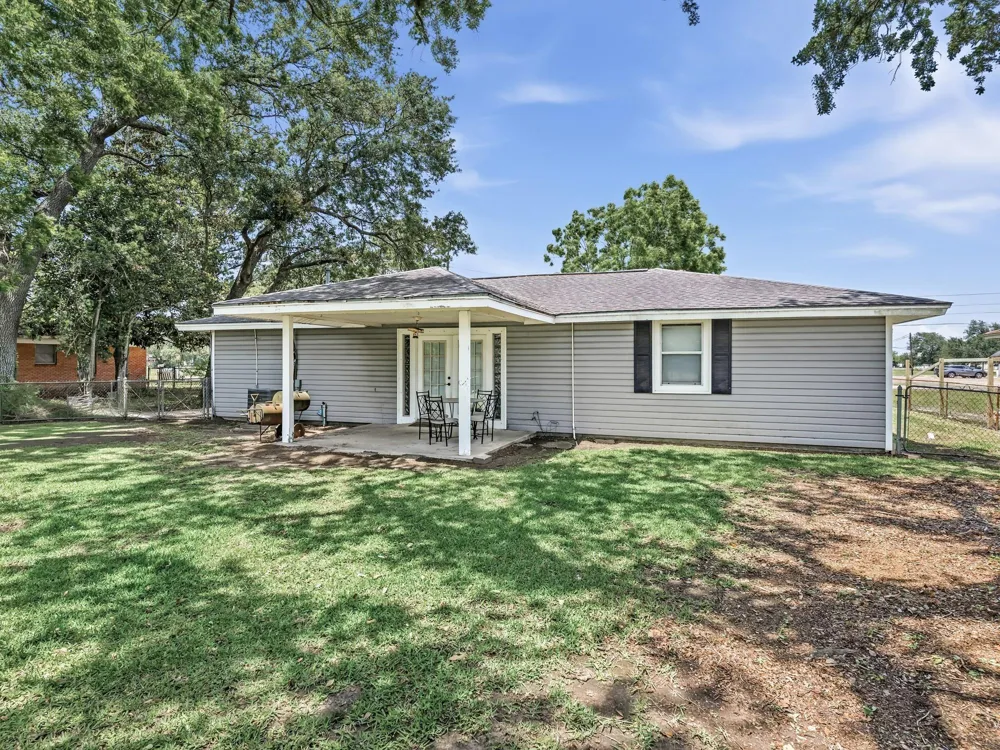 123 Ogden Street Winnie, TX 77665