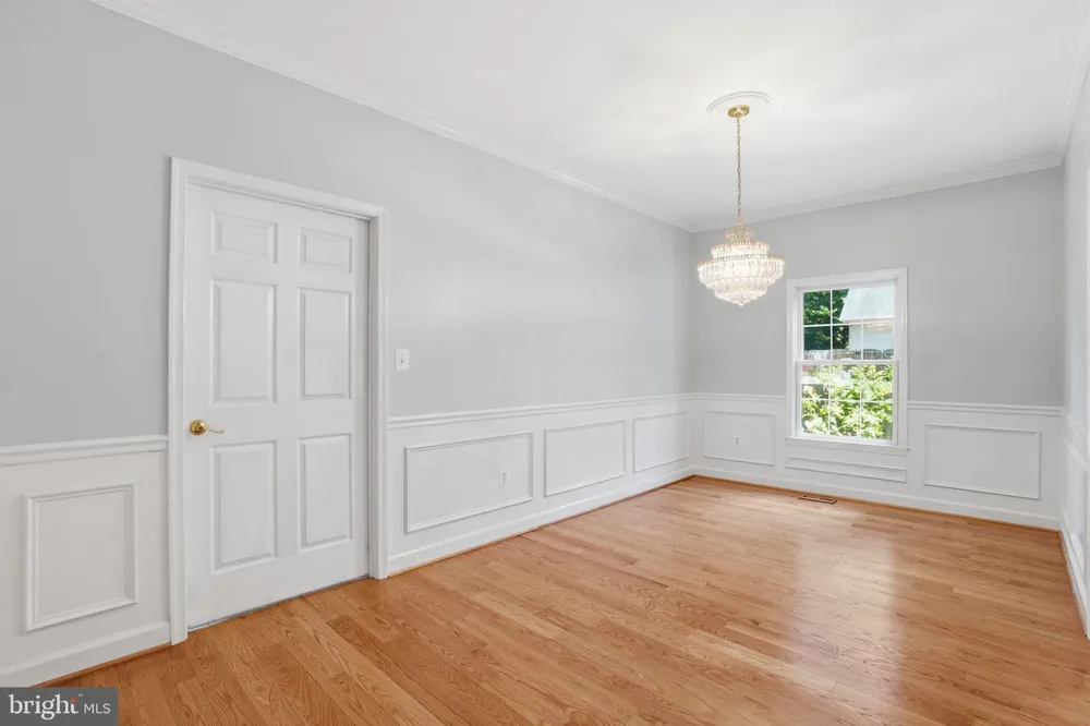 8613 VERNON AVENUE Alexandria, VA 22309