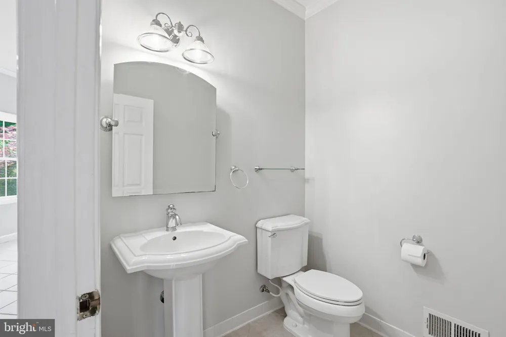 8613 VERNON AVENUE Alexandria, VA 22309