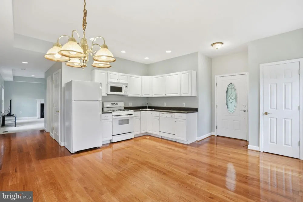 8613 VERNON AVENUE Alexandria, VA 22309