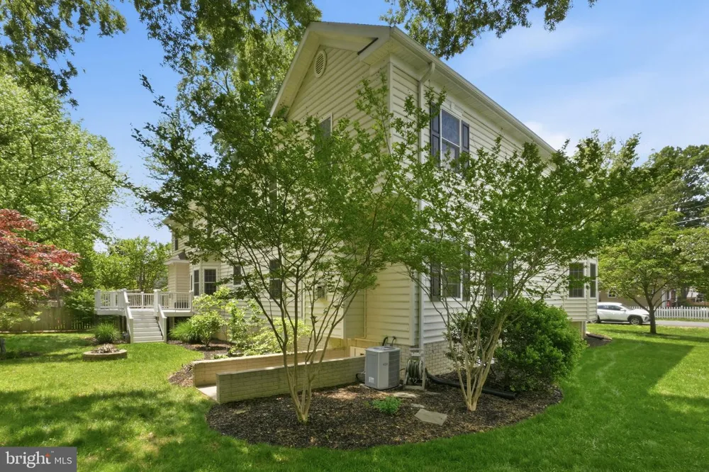8613 VERNON AVENUE Alexandria, VA 22309