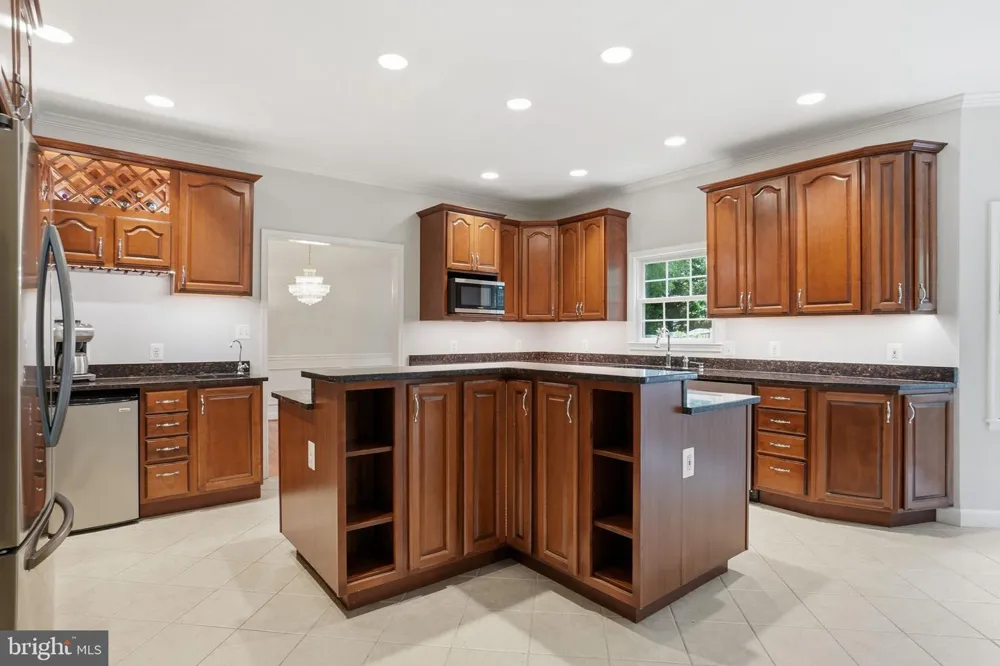 8613 VERNON AVENUE Alexandria, VA 22309