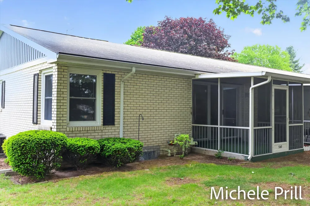 5160 Southglow Court SE Kentwood City, MI 49508