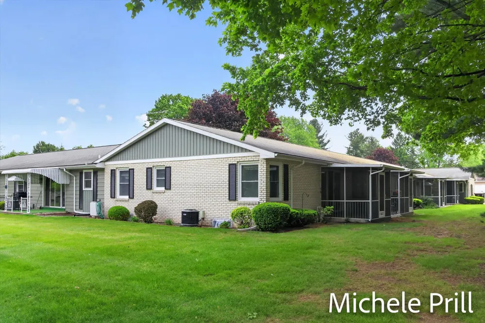 5160 Southglow Court SE Kentwood City, MI 49508