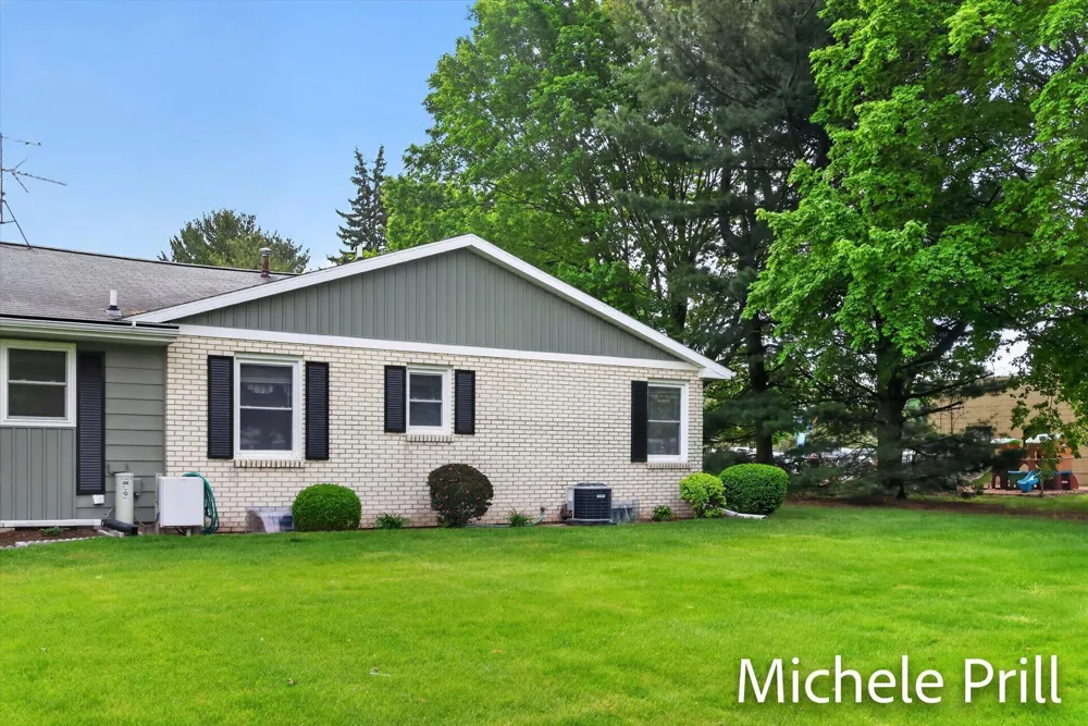 5160 Southglow Court SE Kentwood City, MI 49508