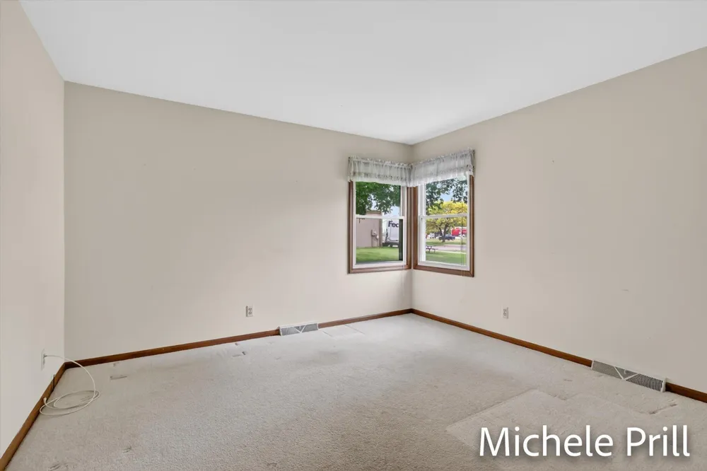 5160 Southglow Court SE Kentwood City, MI 49508