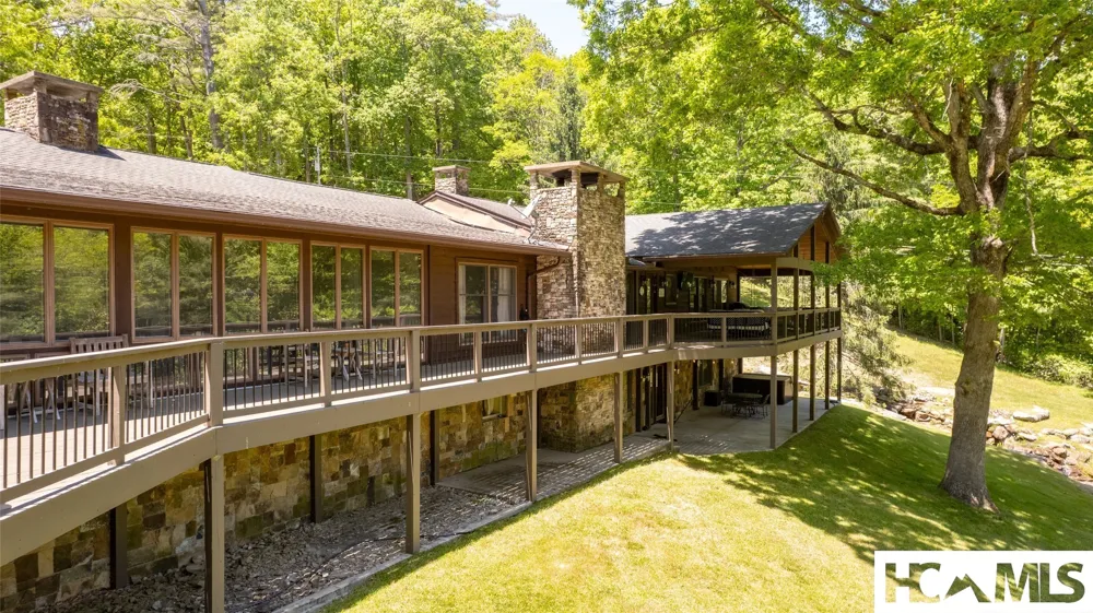 240 Round Hill Road Sapphire, NC 28774