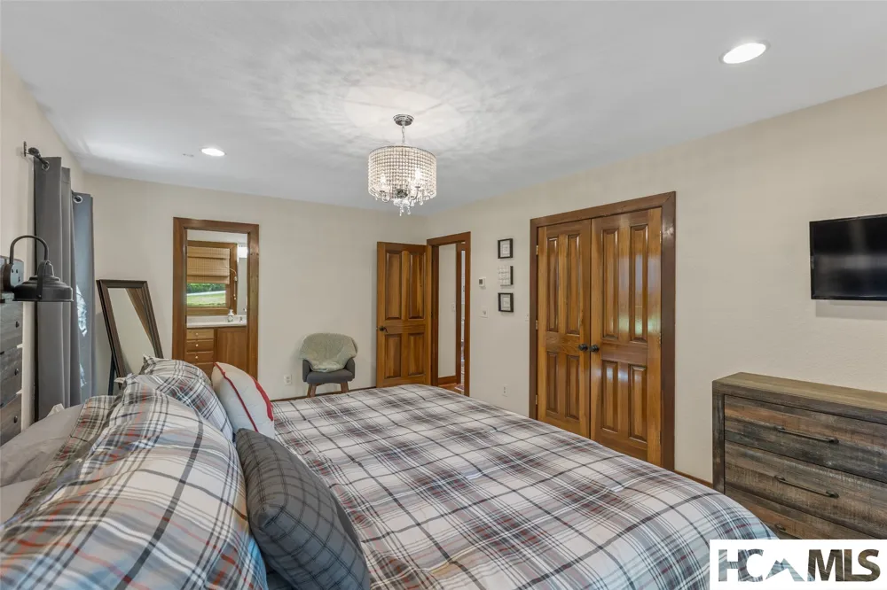 240 Round Hill Road Sapphire, NC 28774