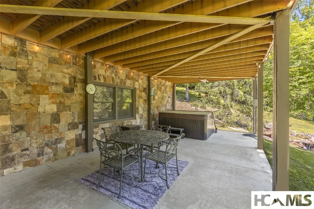 240 Round Hill Road Sapphire, NC 28774