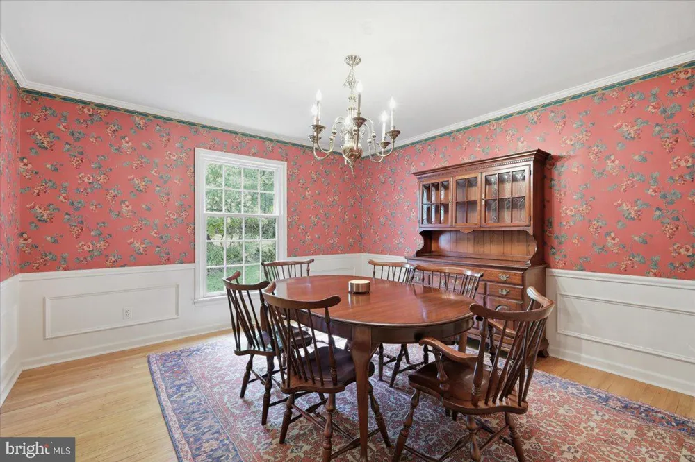 28 FOREST LANE Ewing, NJ 08628
