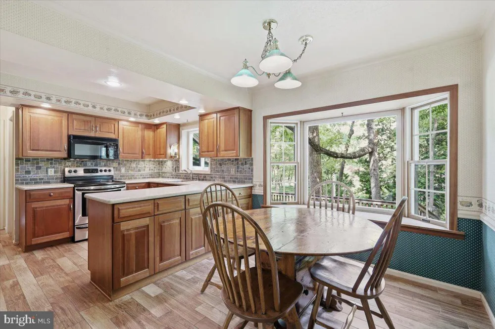 28 FOREST LANE Ewing, NJ 08628