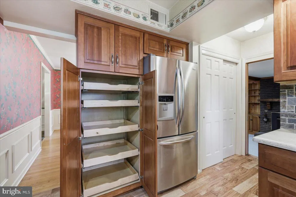 28 FOREST LANE Ewing, NJ 08628
