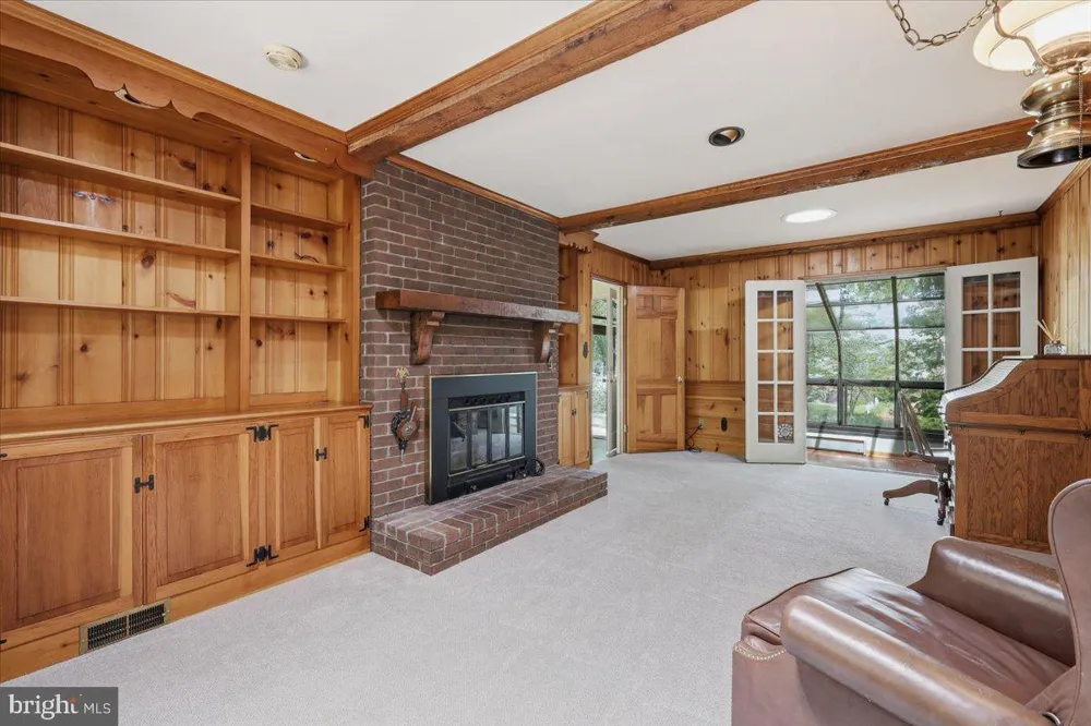 28 FOREST LANE Ewing, NJ 08628