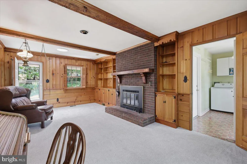 28 FOREST LANE Ewing, NJ 08628