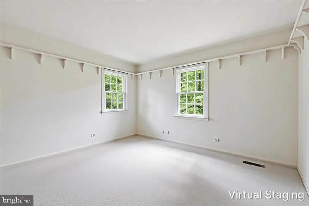 28 FOREST LANE Ewing, NJ 08628