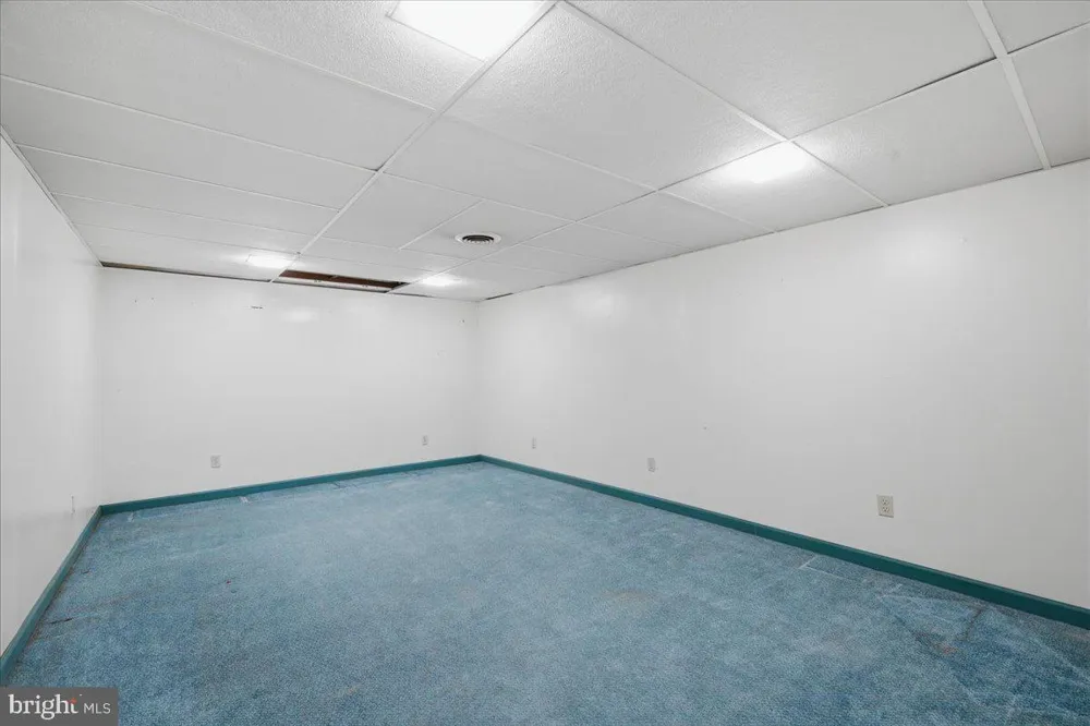 28 FOREST LANE Ewing, NJ 08628