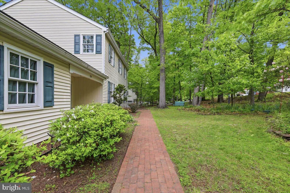 28 FOREST LANE Ewing, NJ 08628
