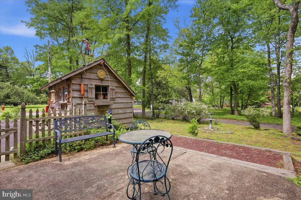 28 FOREST LANE Ewing, NJ 08628