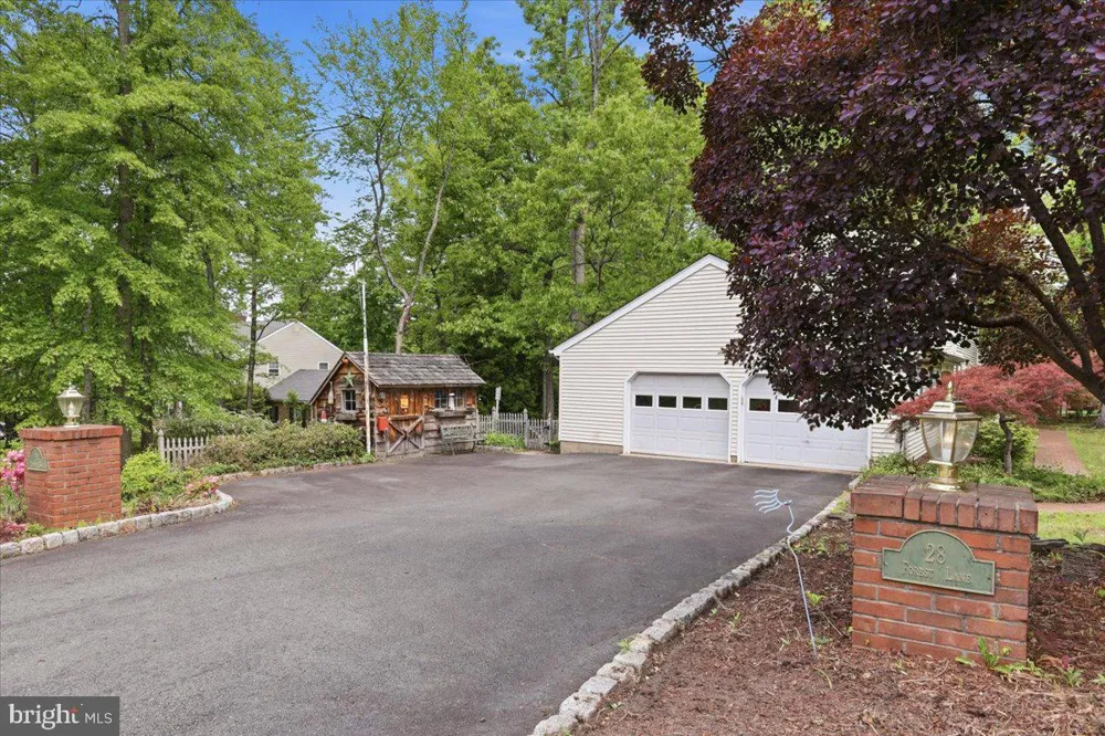 28 FOREST LANE Ewing, NJ 08628