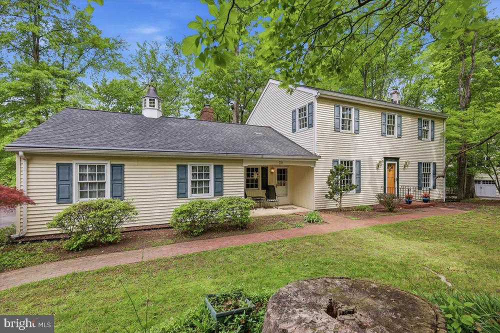 28 FOREST LANE Ewing, NJ 08628