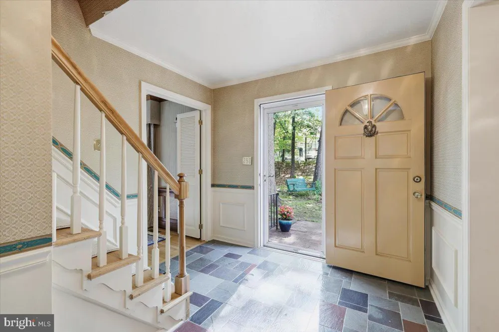 28 FOREST LANE Ewing, NJ 08628