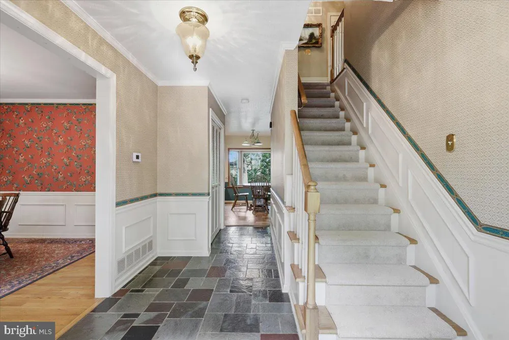 28 FOREST LANE Ewing, NJ 08628