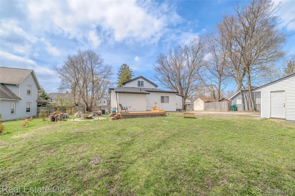 515 S Michigan Avenue Howell City, MI 48843