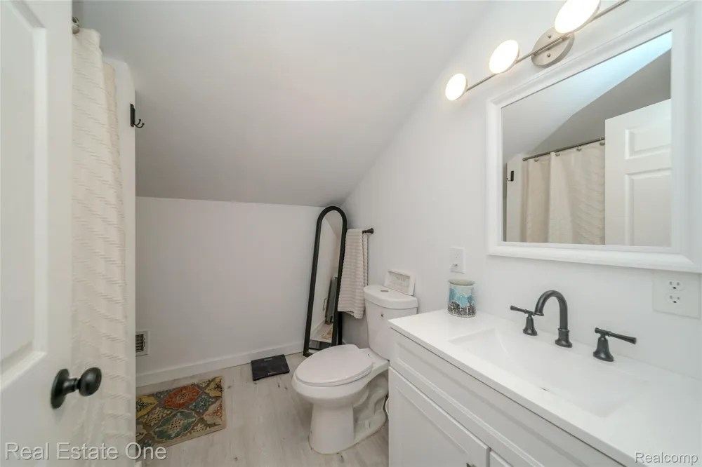 515 S Michigan Avenue Howell City, MI 48843