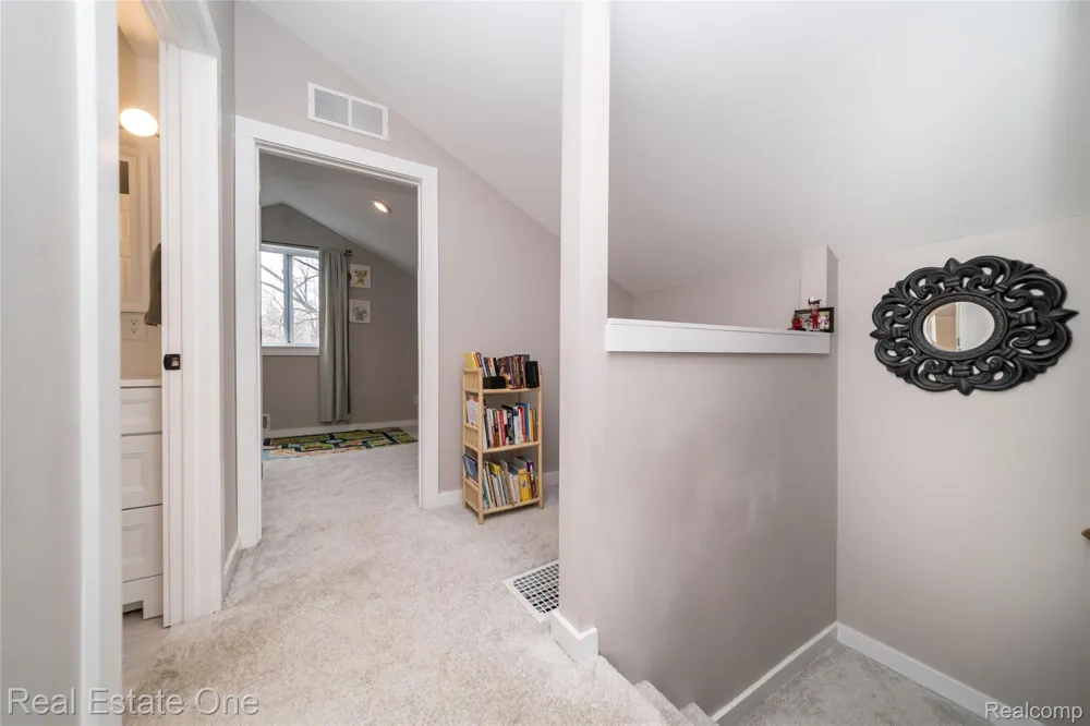 515 S Michigan Avenue Howell City, MI 48843