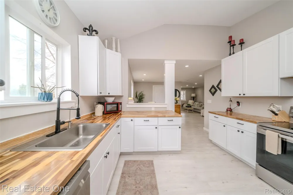 515 S Michigan Avenue Howell City, MI 48843