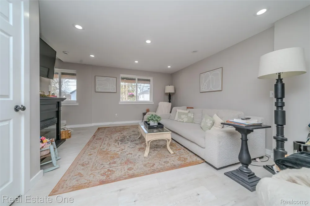 515 S Michigan Avenue Howell City, MI 48843