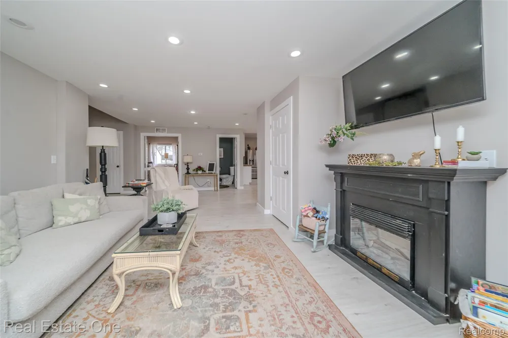 515 S Michigan Avenue Howell City, MI 48843