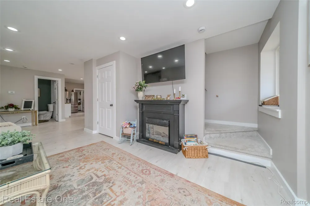515 S Michigan Avenue Howell City, MI 48843