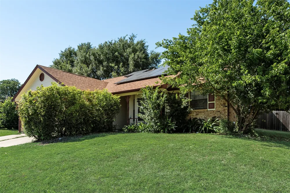 915 Freestone Drive Arlington, TX 76017