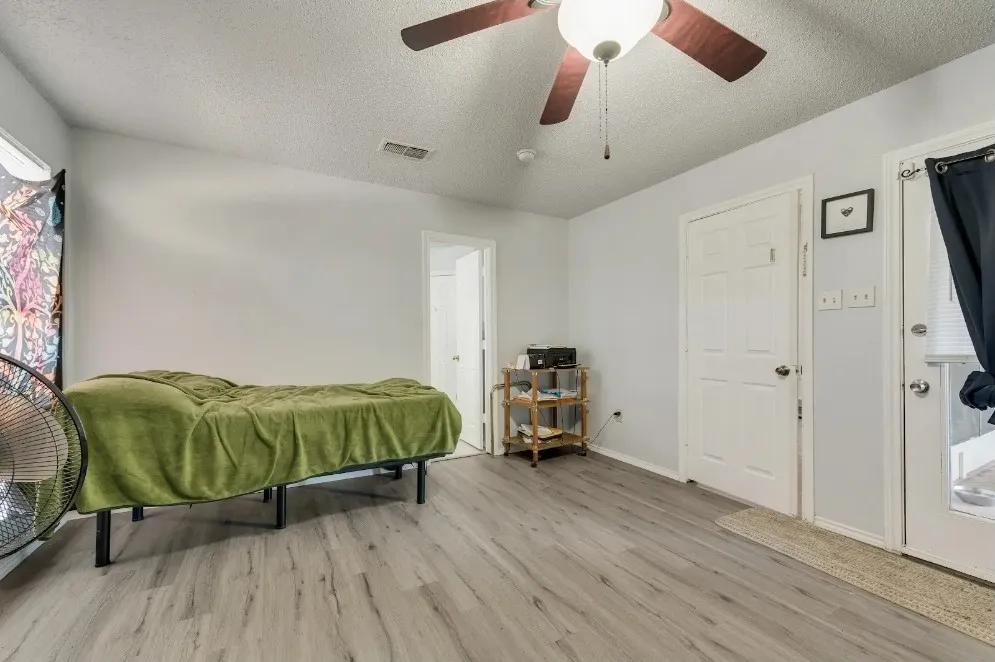 915 Freestone Drive Arlington, TX 76017