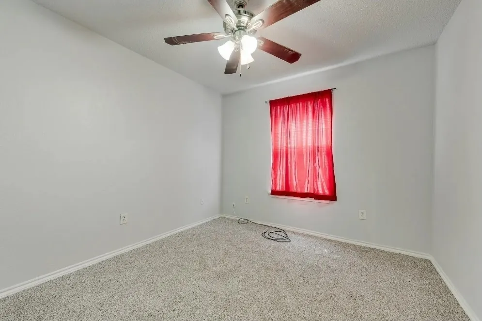 915 Freestone Drive Arlington, TX 76017