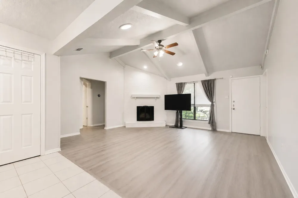 915 Freestone Drive Arlington, TX 76017