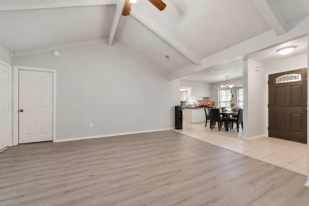 915 Freestone Drive Arlington, TX 76017