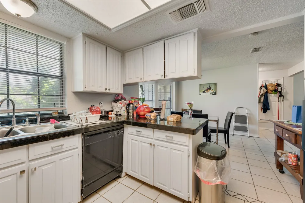 915 Freestone Drive Arlington, TX 76017
