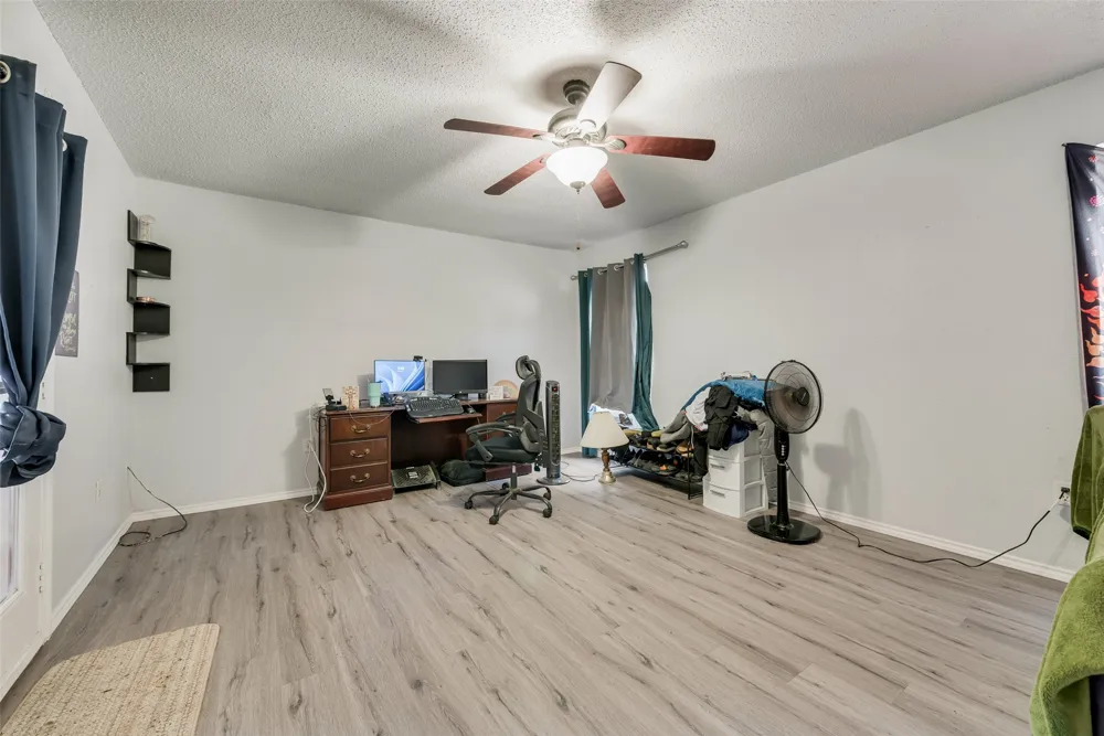 915 Freestone Drive Arlington, TX 76017