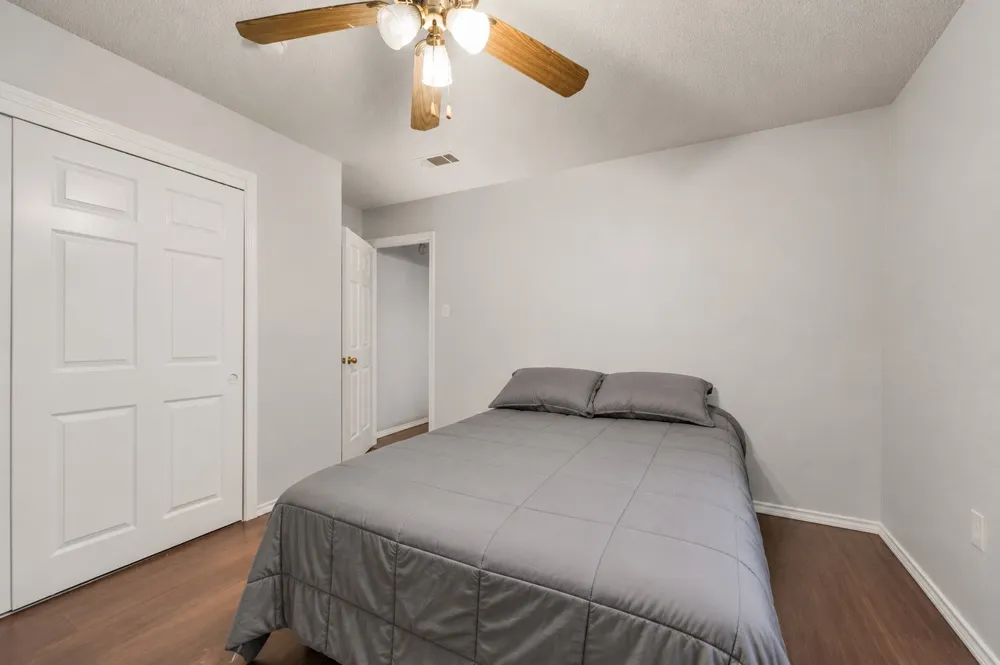 915 Freestone Drive Arlington, TX 76017