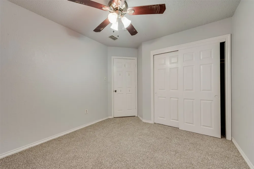 915 Freestone Drive Arlington, TX 76017