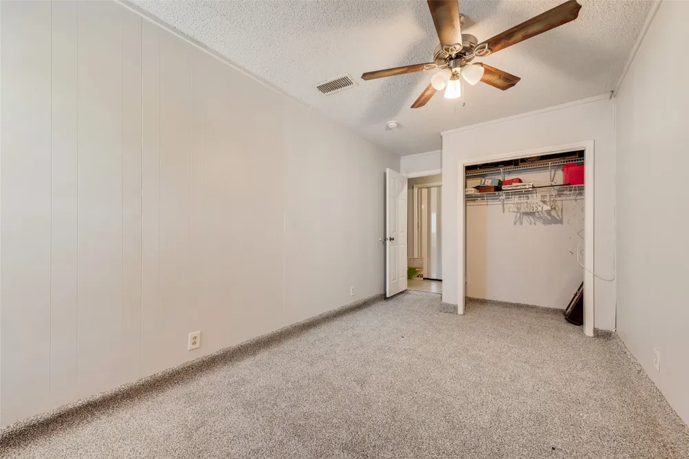 915 Freestone Drive Arlington, TX 76017