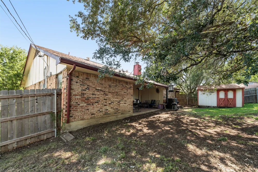915 Freestone Drive Arlington, TX 76017