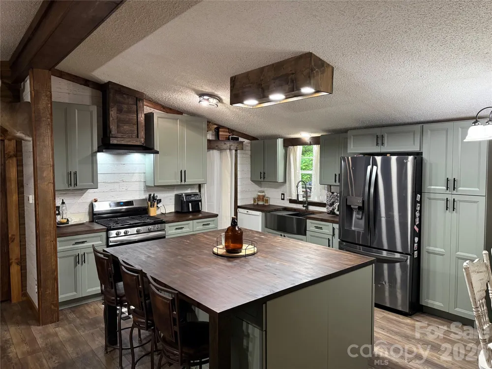 71 Ledford Ridge Lane Bakersville, NC 28705