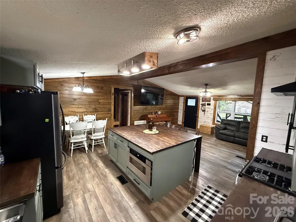 71 Ledford Ridge Lane Bakersville, NC 28705