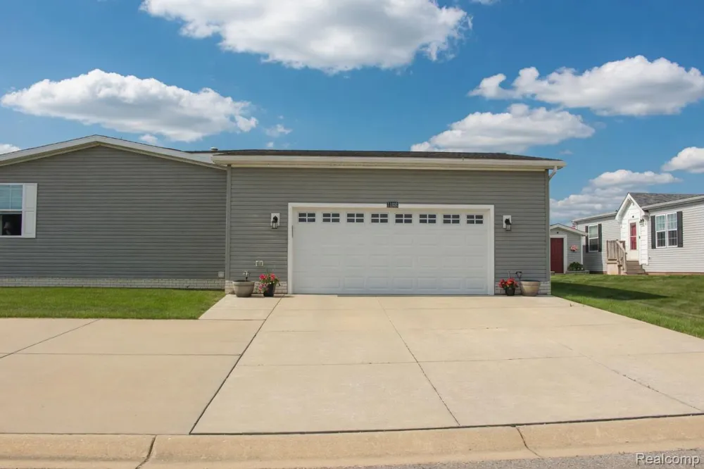 11166 Walden Court Green Oak Township, MI 48178
