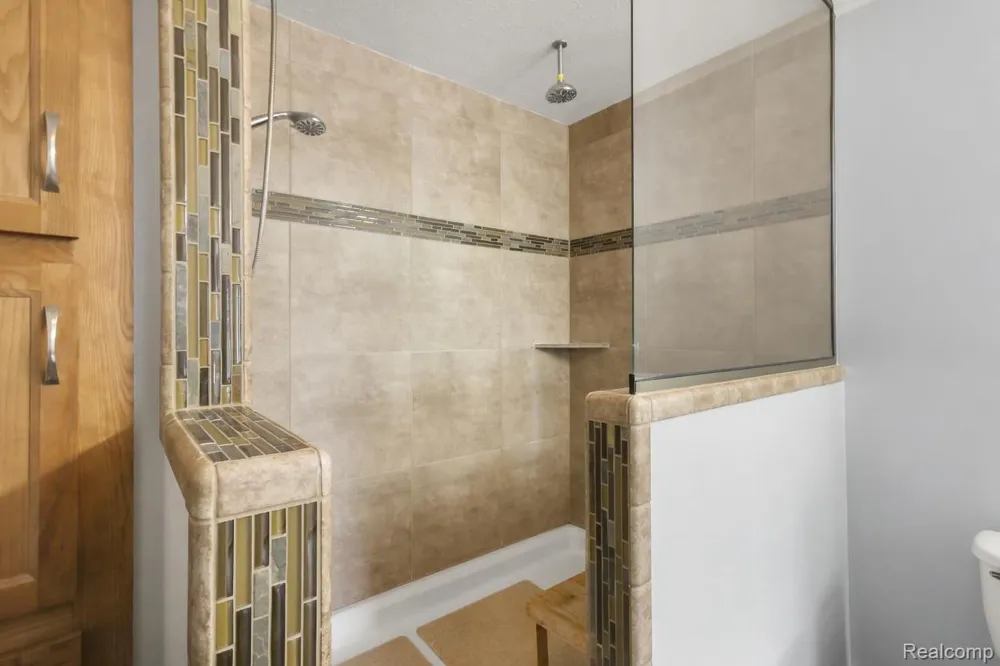 11166 Walden Court Green Oak Township, MI 48178